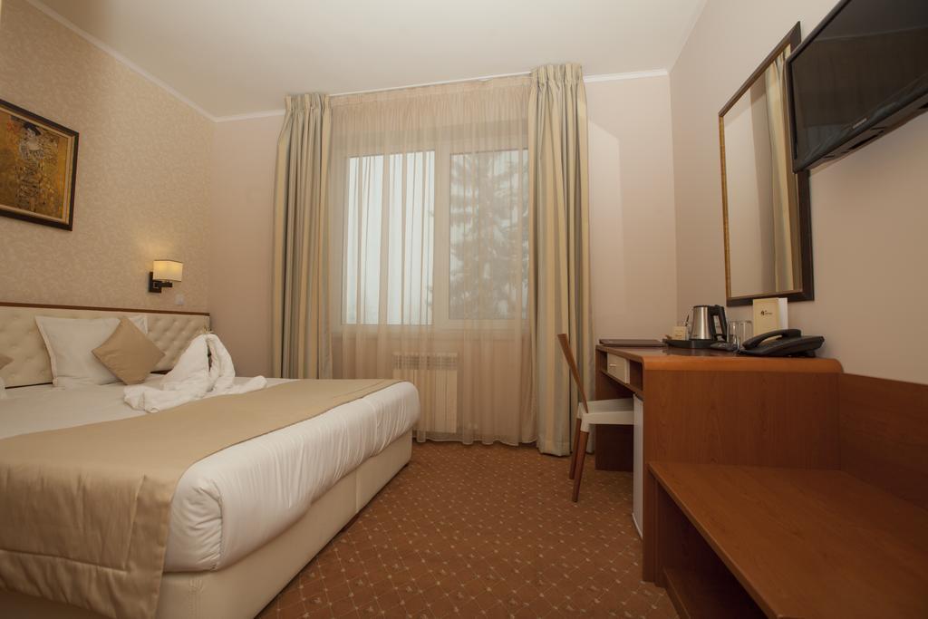 Family Hotel Saint George Bistritsa  Habitación foto