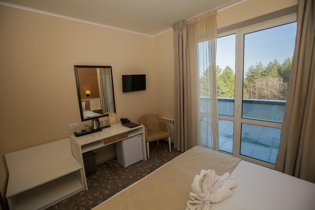Family Hotel Saint George Bistritsa  Habitación foto