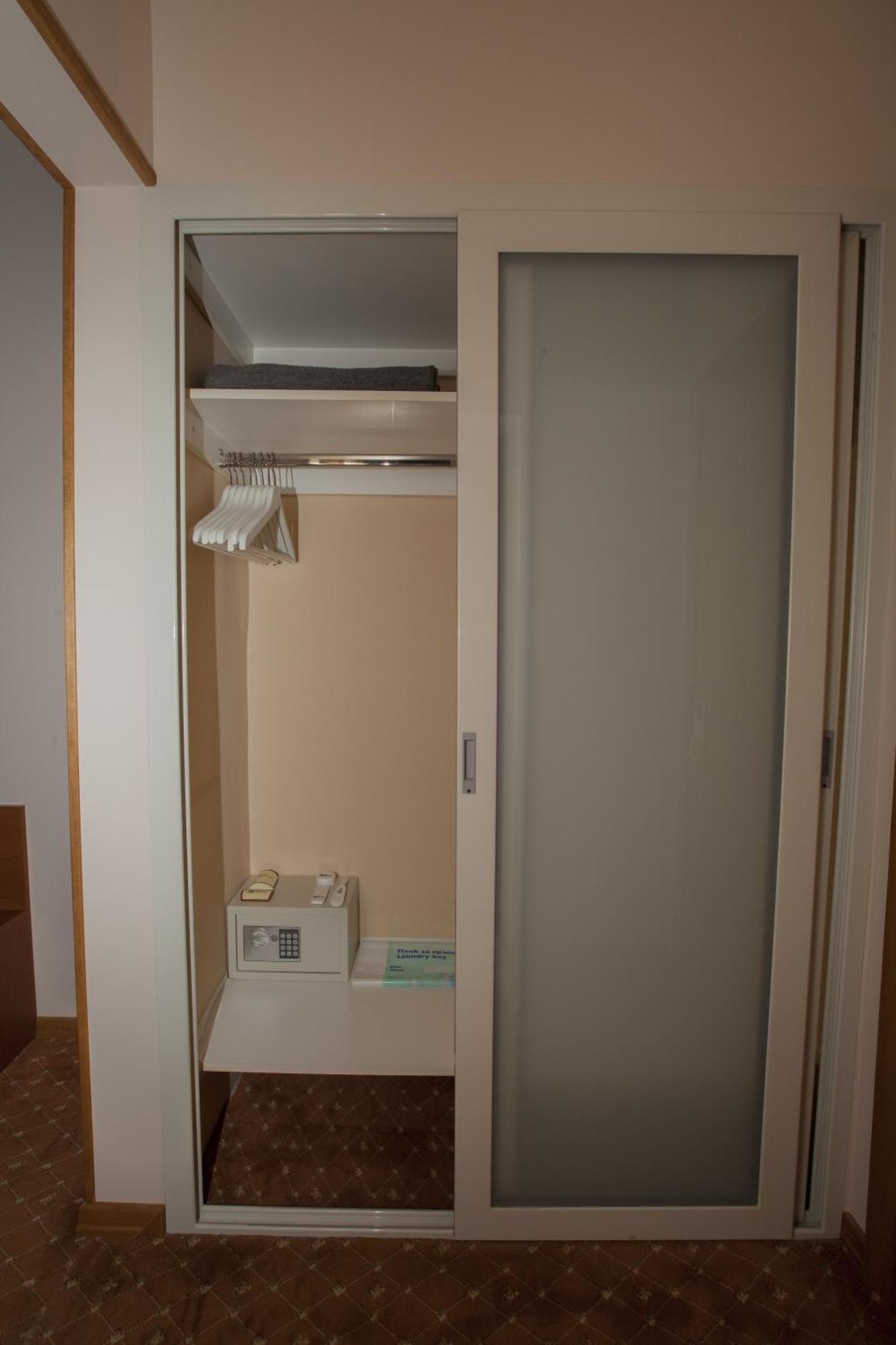 Family Hotel Saint George Bistritsa  Habitación foto